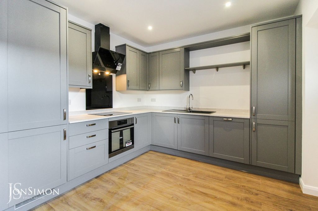 Property photo 1 of 27