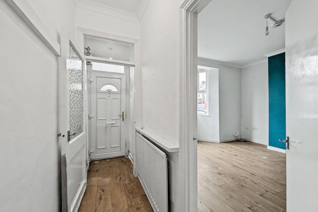 Property photo 2 of 18 87 Stratford Road, Newcastle Upon Tyne, Tyne And Wear, Ne6 5Pd