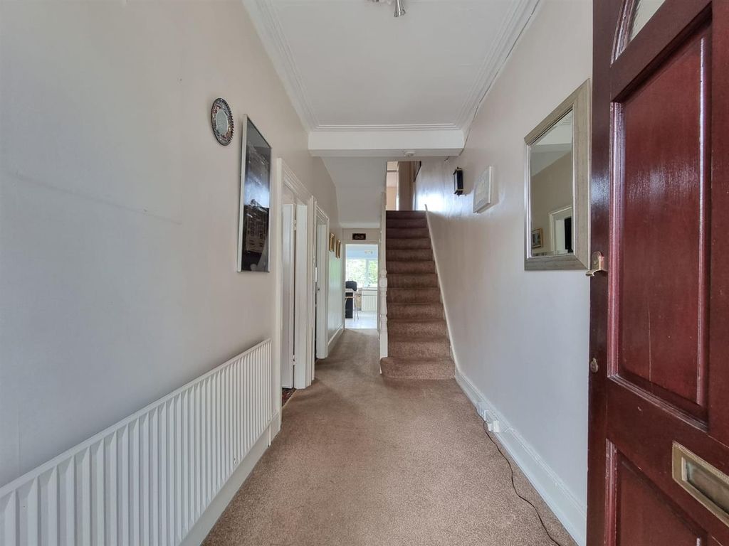 Property photo 2 of 22