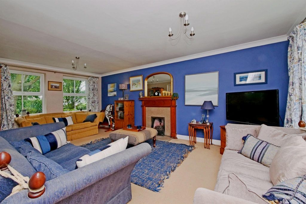 Property photo 2 of 22