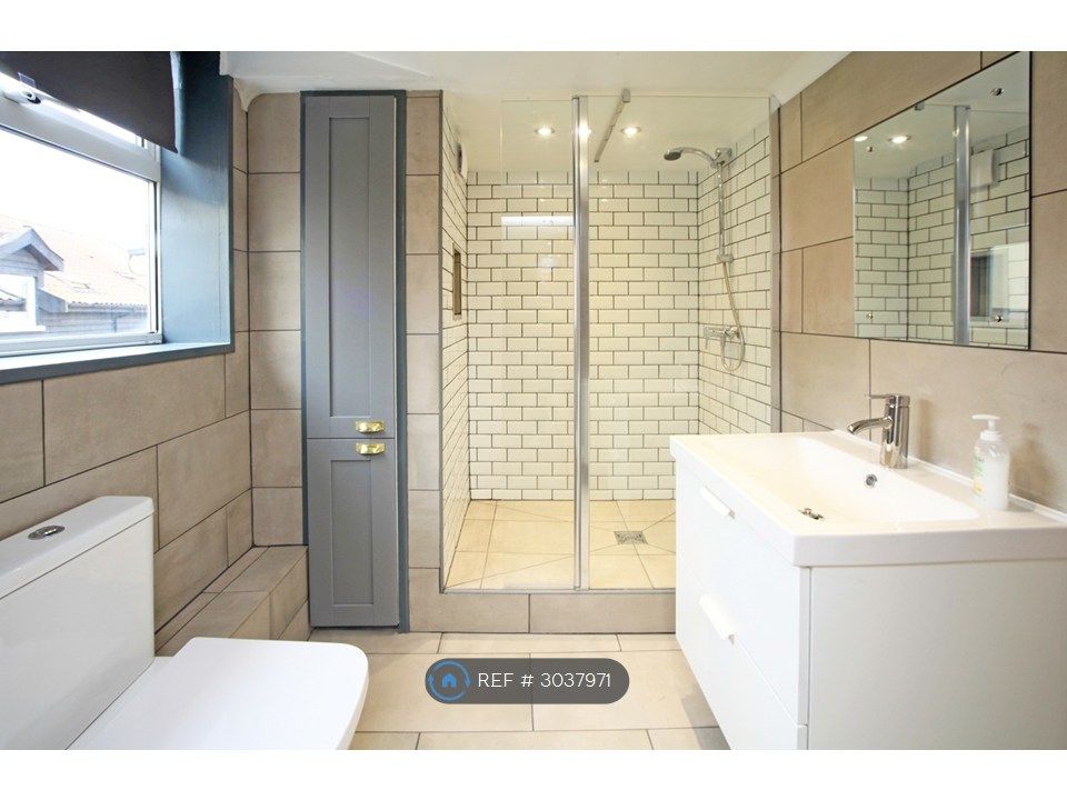 Property photo 2 of 9 Bathroom