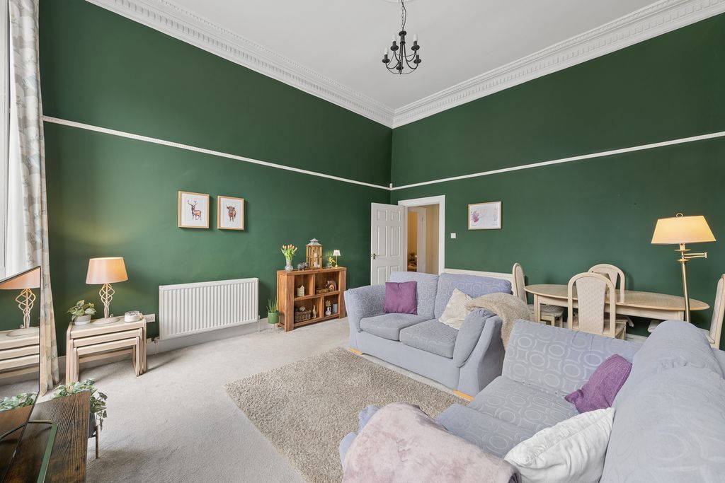 Property photo 2 of 18 Lounge