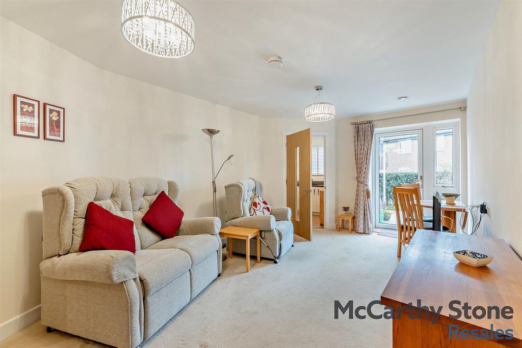 Property photo 2 of 27 8670576-Interior10-800.Jpg