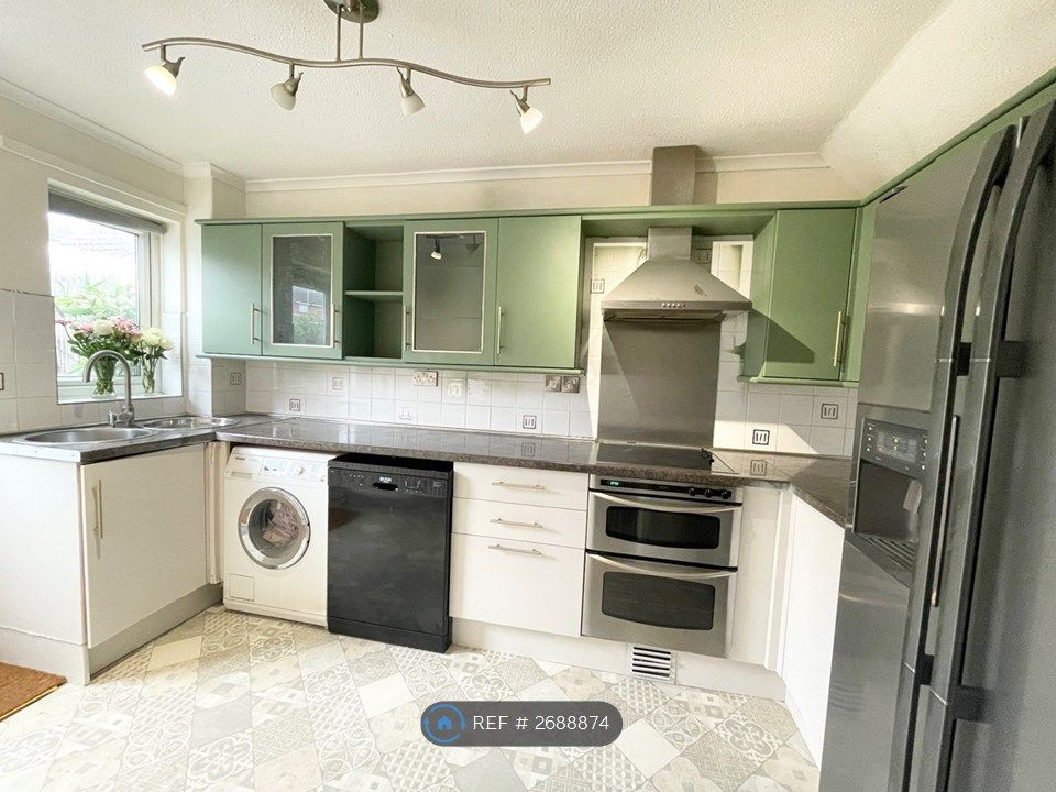 Property photo 3 of 17 Kitchen 2