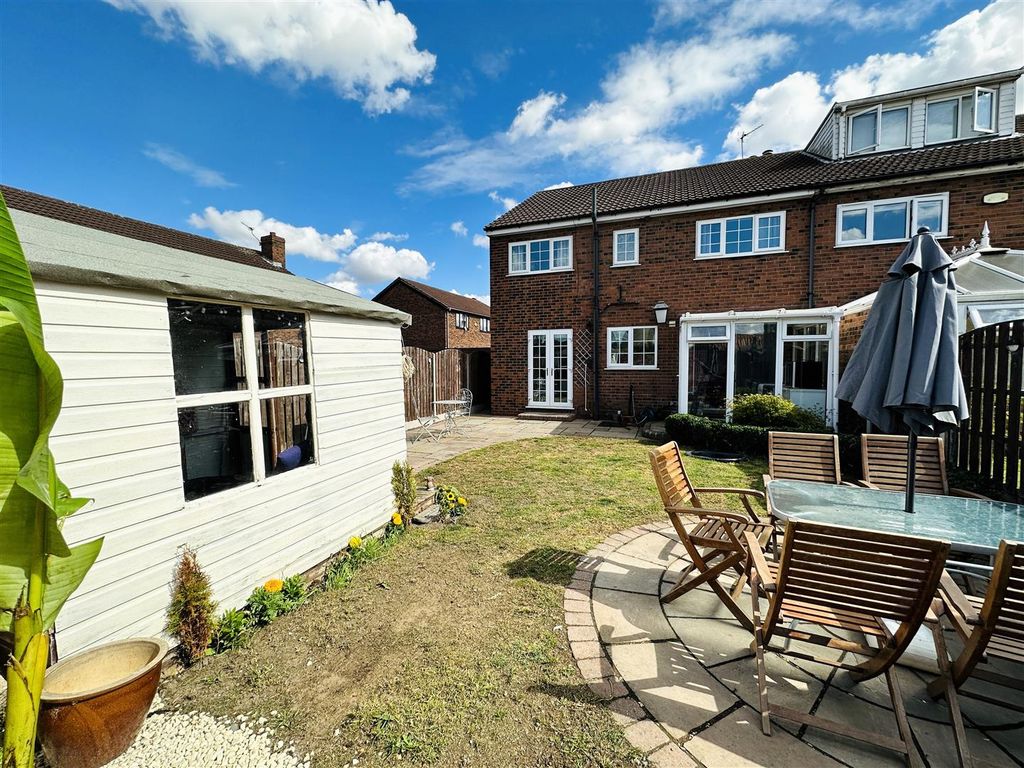 Property photo 3 of 16 Garden 2.Jpg