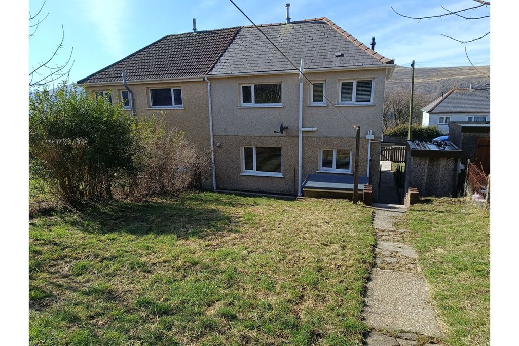 Property photo 2 of 20
