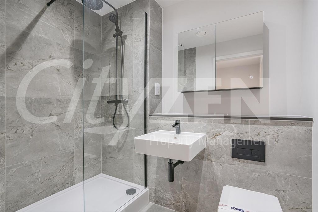 Property photo 2 of 41 Bathroom