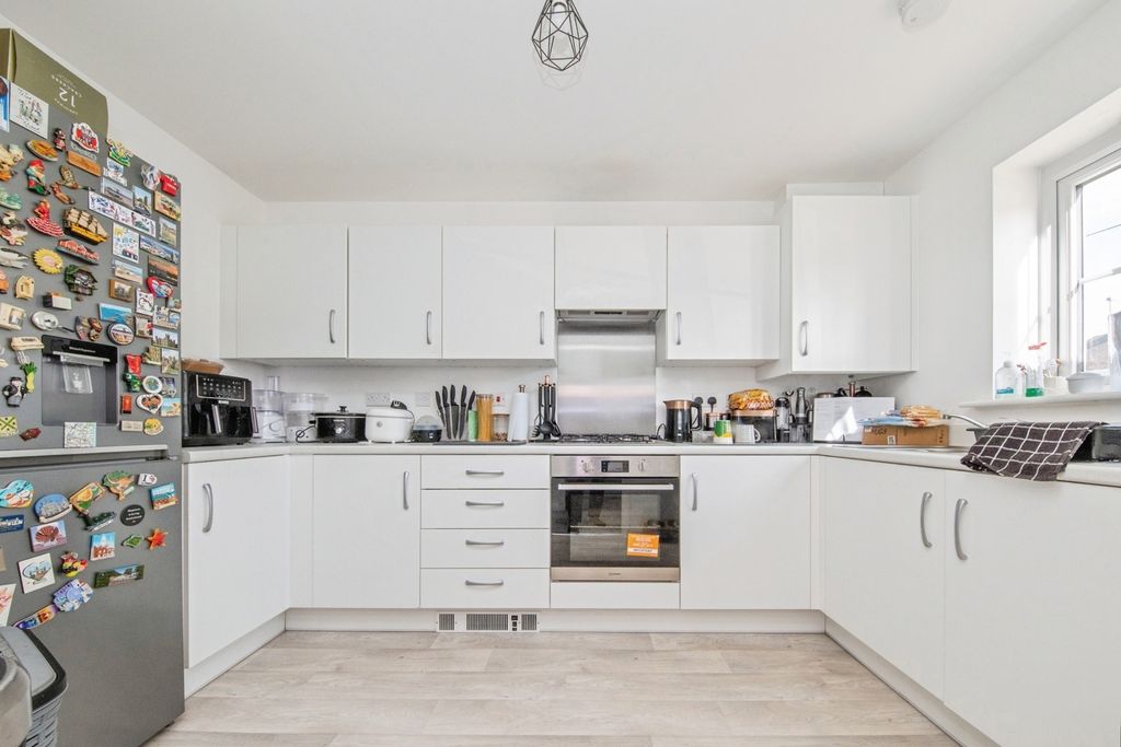 Property photo 2 of 17 Kitchen