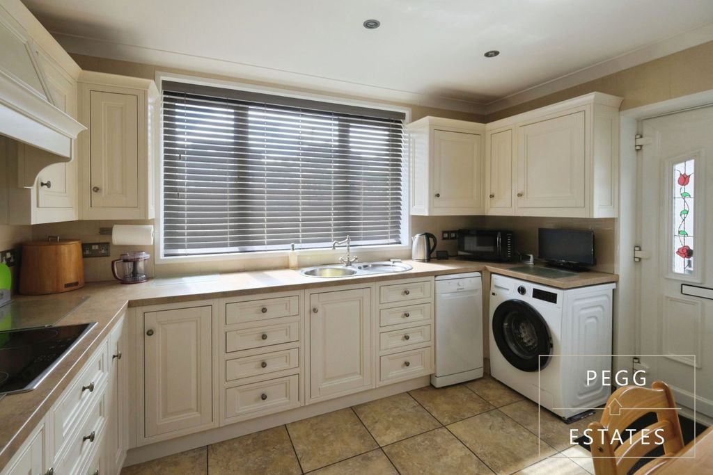 Property photo 2 of 27