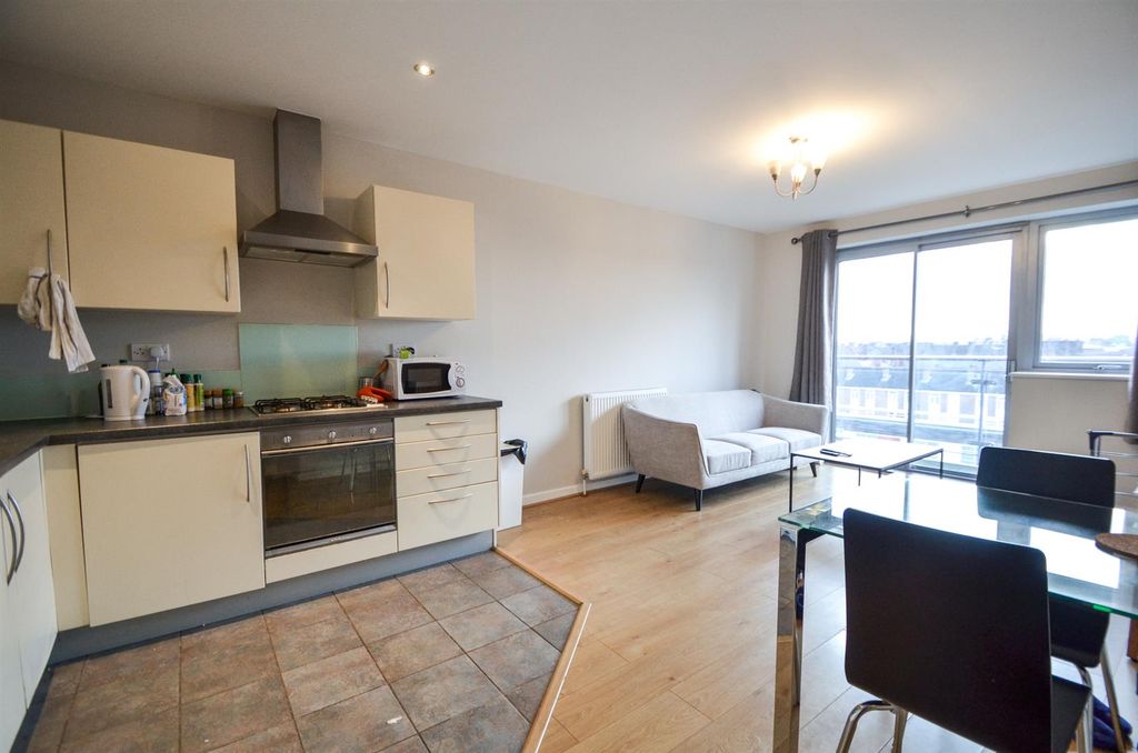Property photo 3 of 9 Cubix Apartments