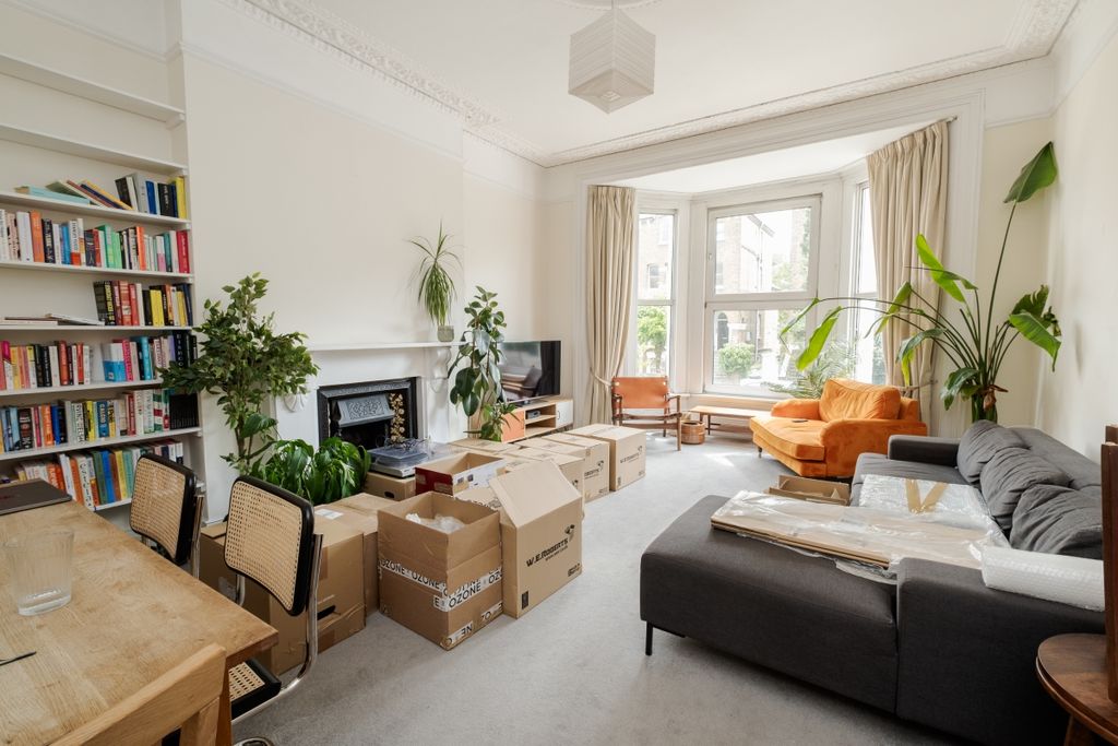 Property photo 2 of 14 Lordship Park