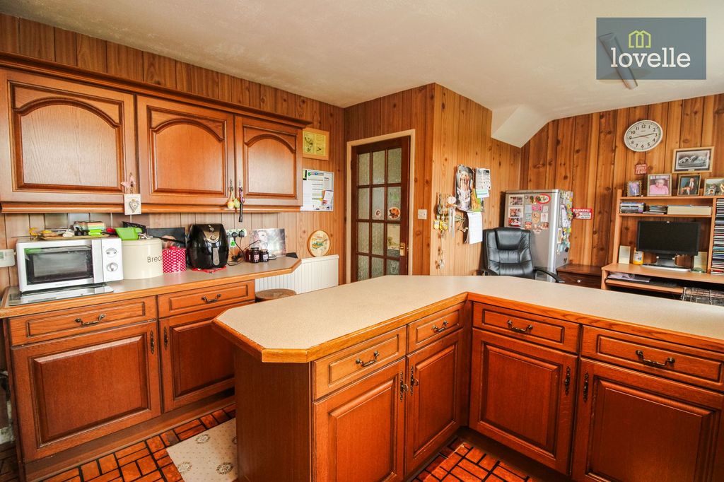 Property photo 3 of 23