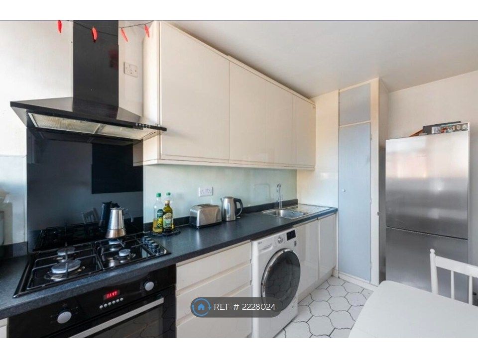 Property photo 2 of 10 Kitchen