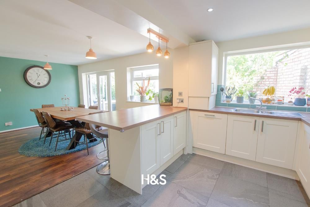 Property photo 3 of 20 86 Barton Lodge Road - Kitchen3.Jpg