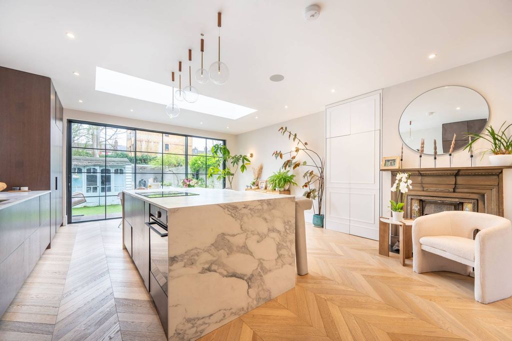 Property photo 1 of 27