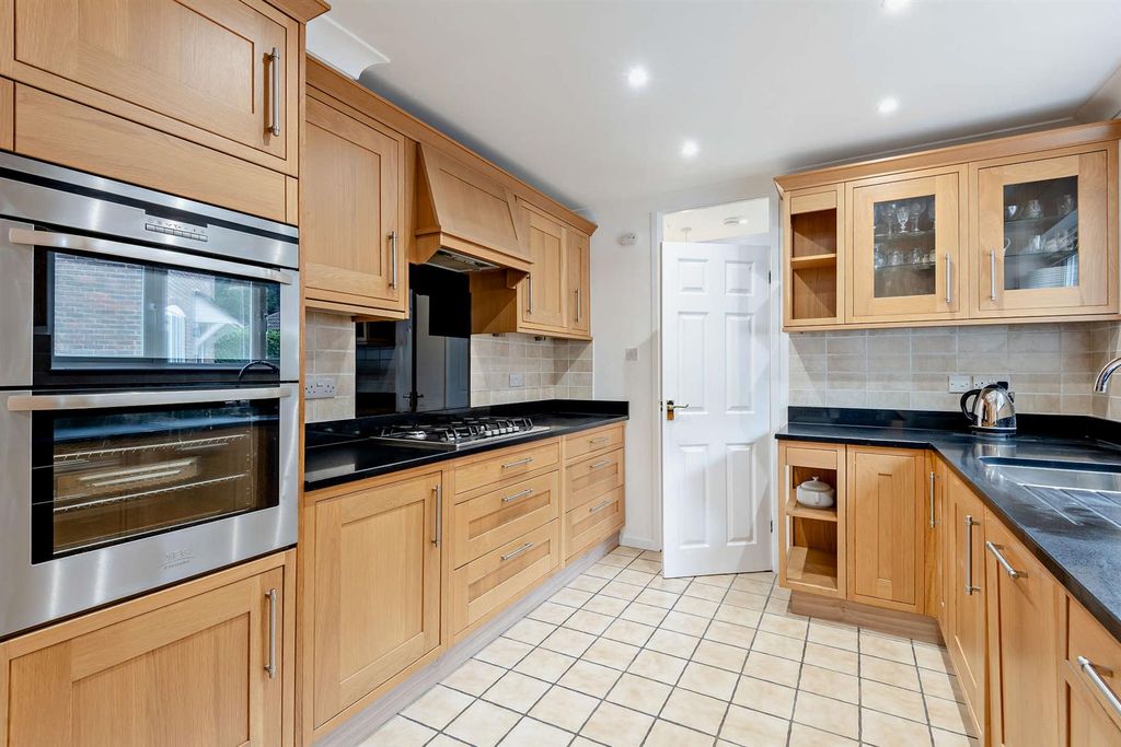 Property photo 3 of 28 8698831-Interior03-800.Jpg