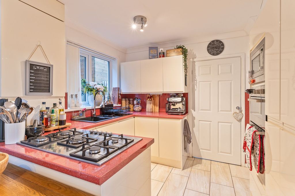 Property photo 2 of 24