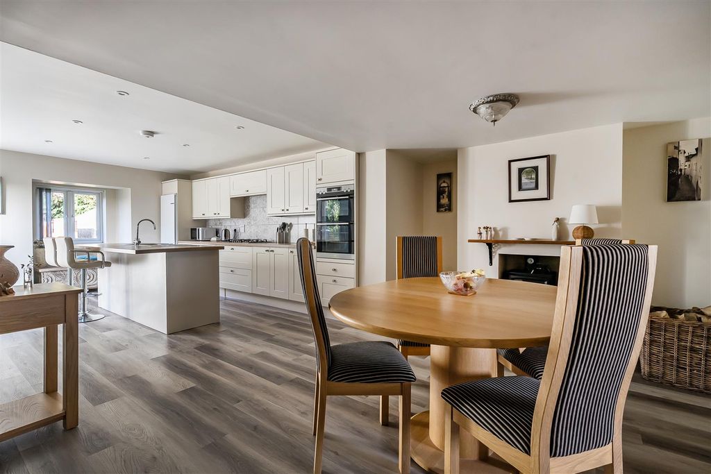 Property photo 2 of 22 1396387-12-695E5F9931cc8.Jpg