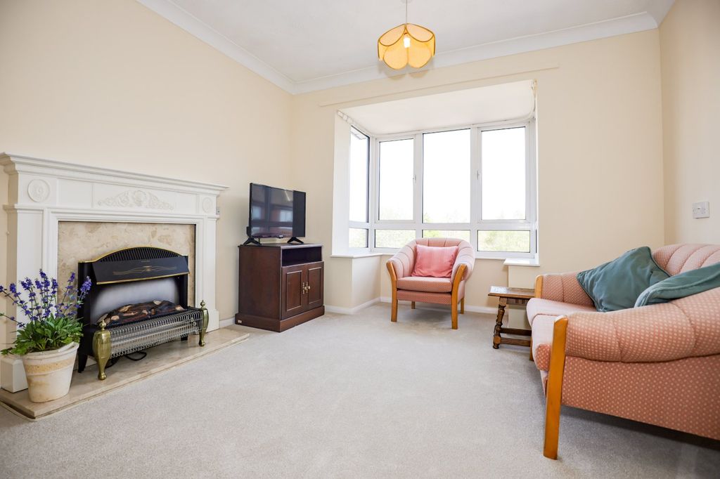 Property photo 3 of 18 Lounge/Dining Room