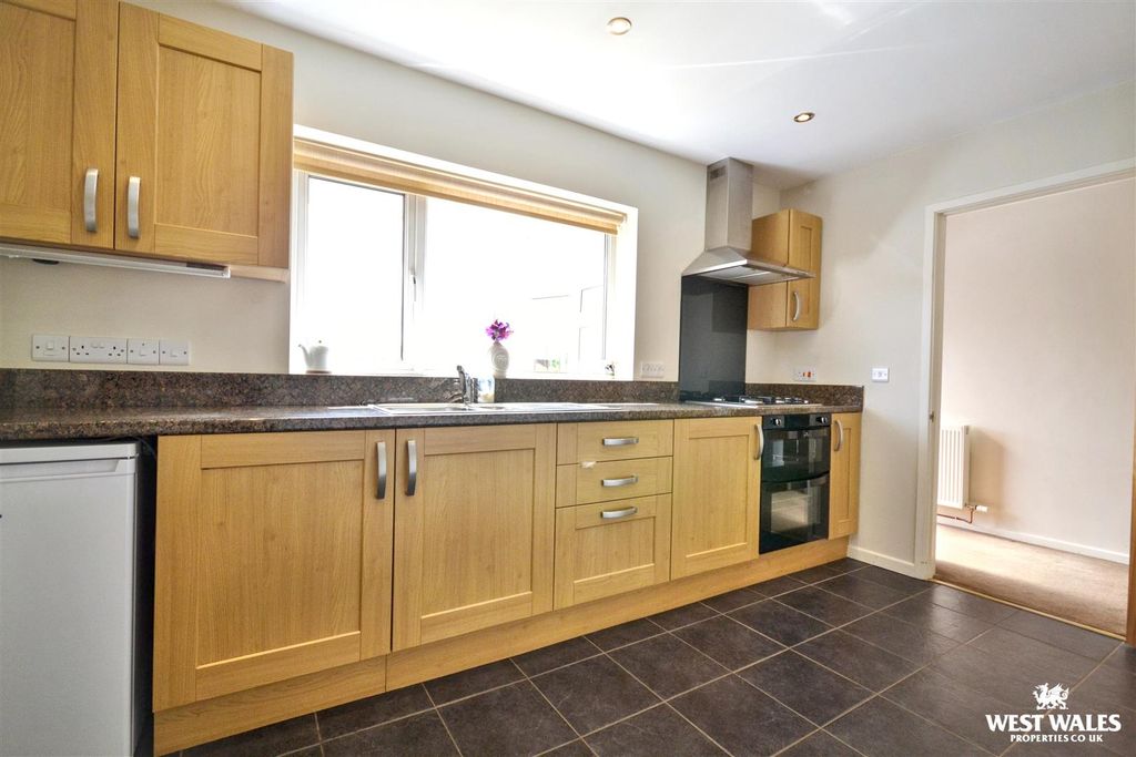 Property photo 3 of 24 Kitchen