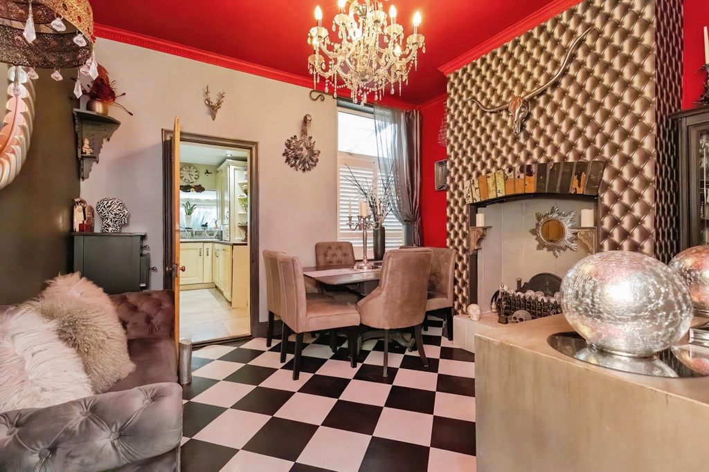 Property photo 3 of 17 Photo