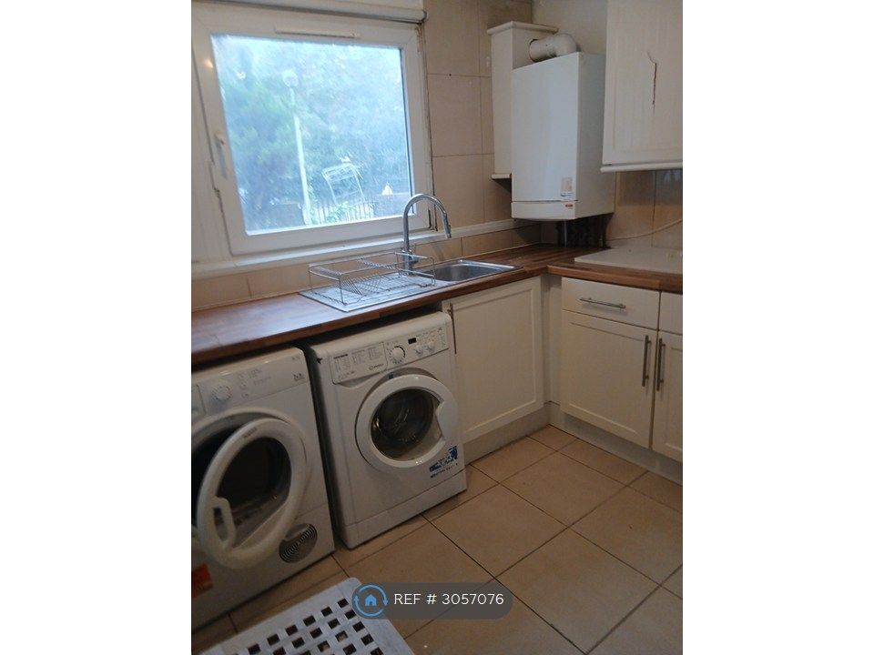 Property photo 2 of 8 Kitchen