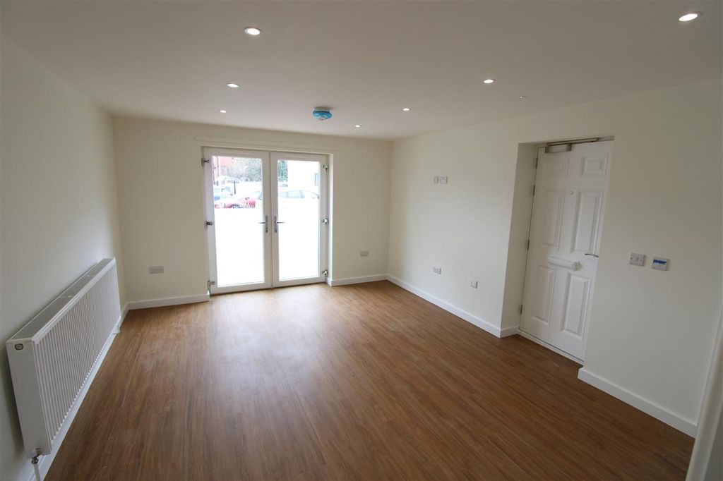 Property photo 2 of 8 Lounge