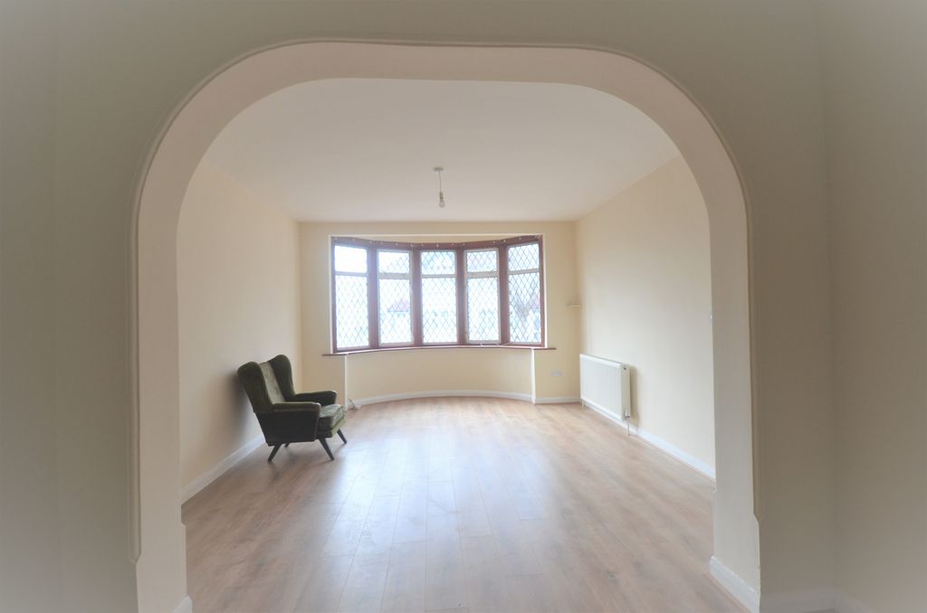 Property photo 2 of 18 Gallery