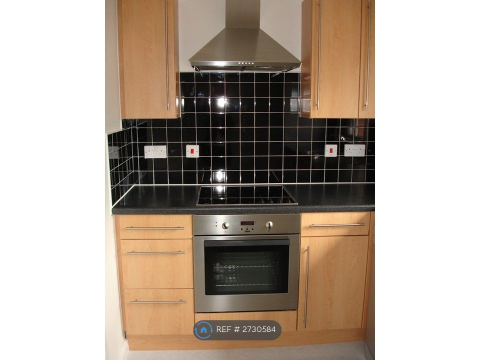 Property photo 2 of 11 Kitchen