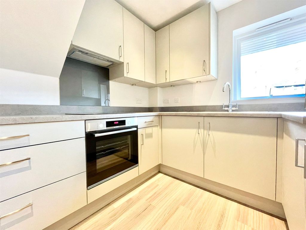 Property photo 3 of 6 Kitchen