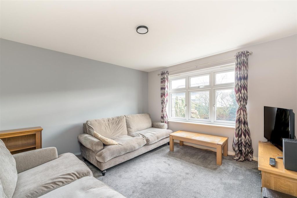 Property photo 3 of 12 61_Hallydown_Crescent-06.Jpg