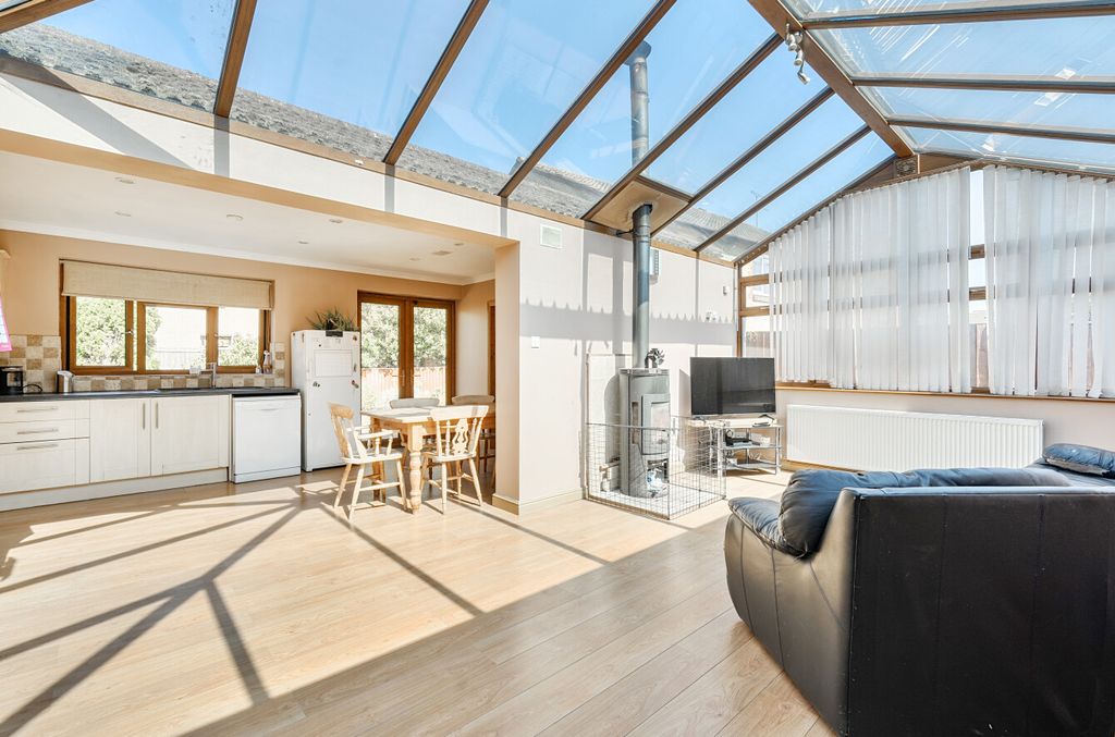 Property photo 2 of 13 15023749