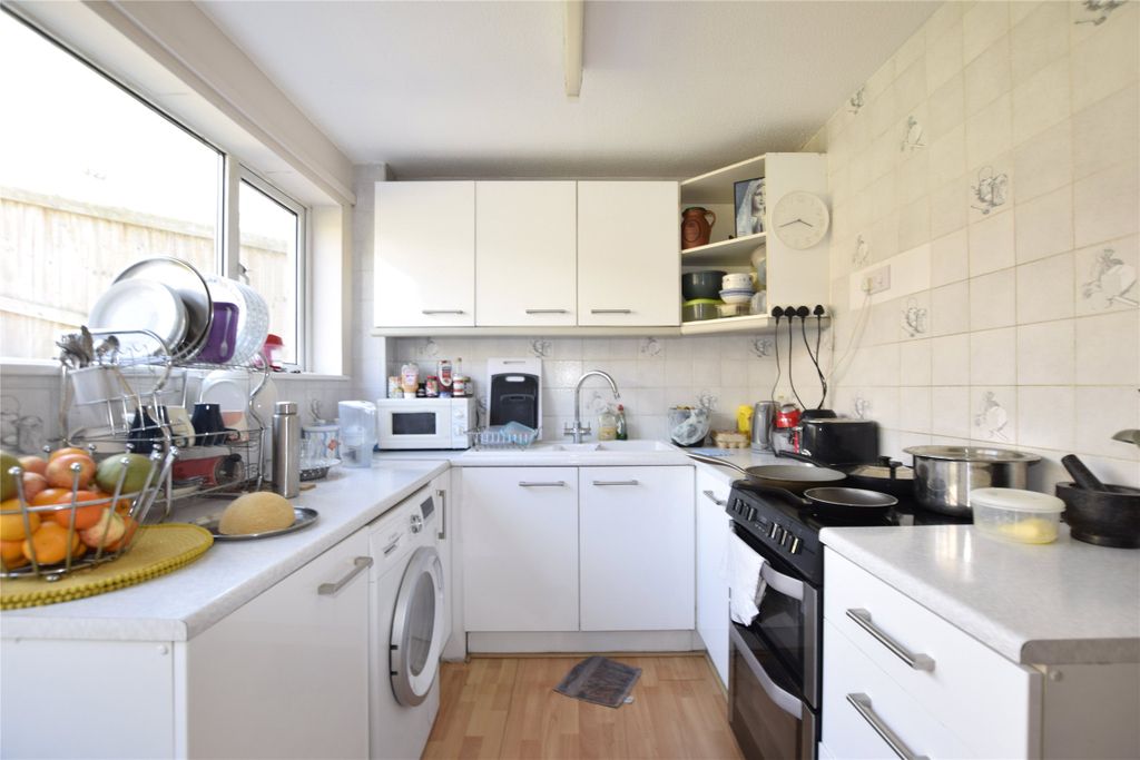 Property photo 3 of 17 Kitchen
