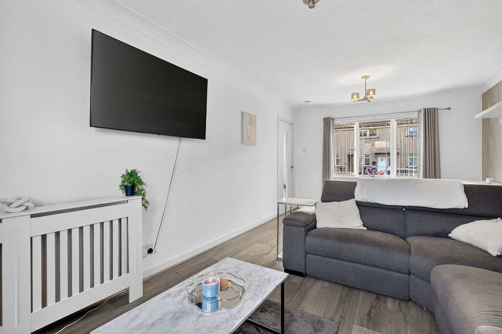 Property photo 3 of 25