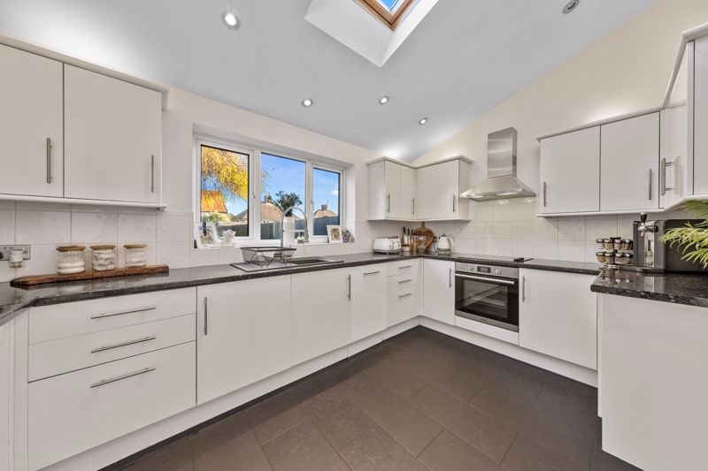 Property photo 2 of 25 Kitchen