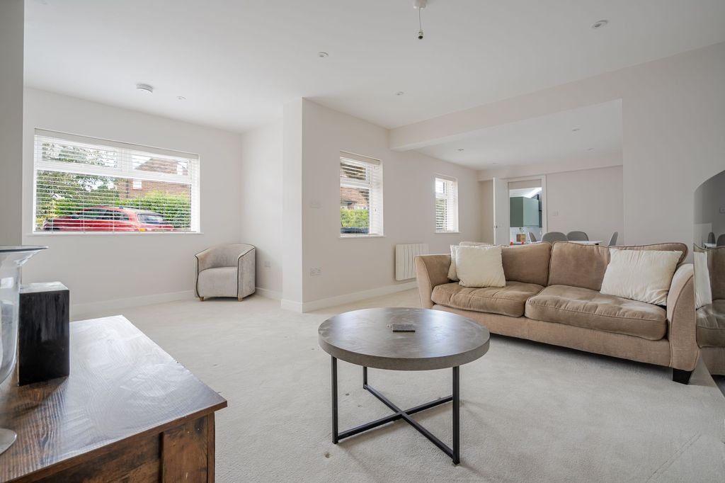 Property photo 2 of 8