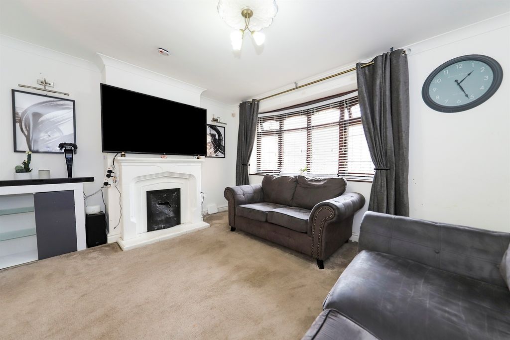 Property photo 2 of 18 Image