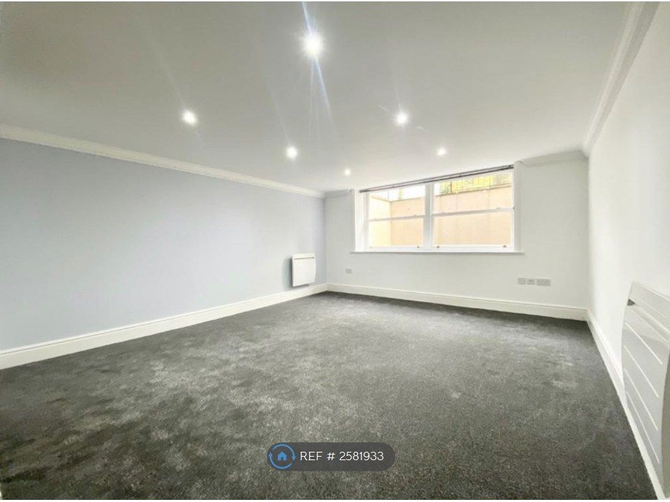 Property photo 2 of 5 Living Room