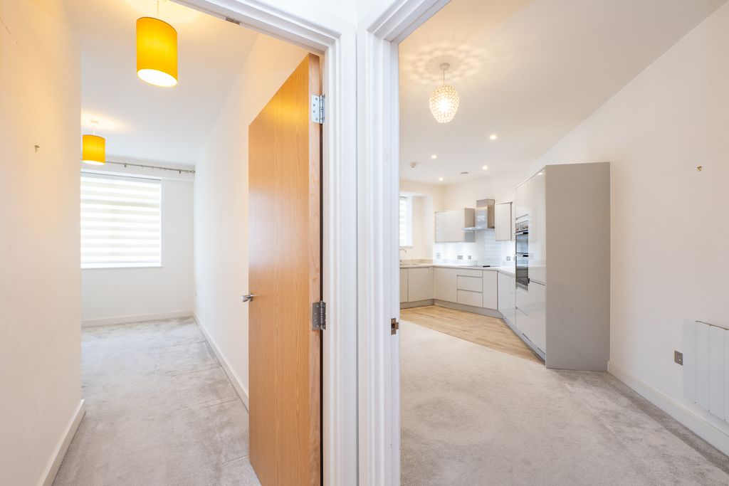 Property photo 2 of 16 Picture No. 14