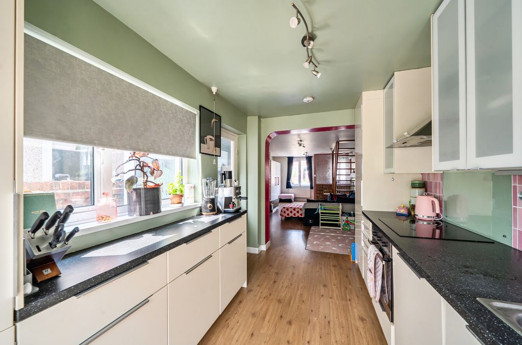 Property photo 3 of 25 1495730-19-6A5A4c...