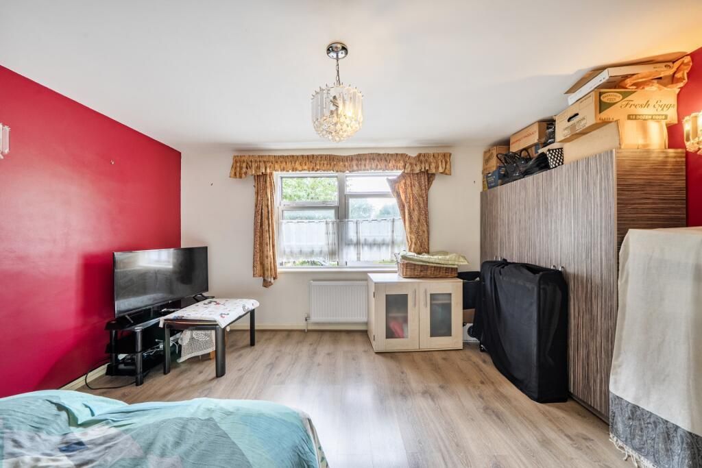 Property photo 2 of 7 1