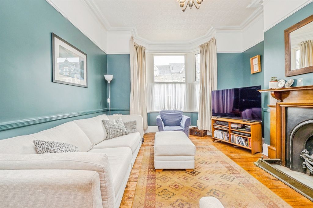 Property photo 3 of 17