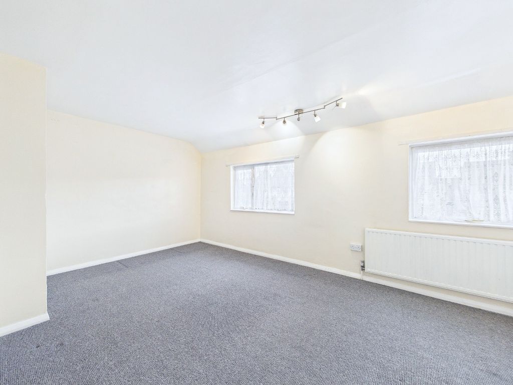 Property photo 3 of 20 5595295