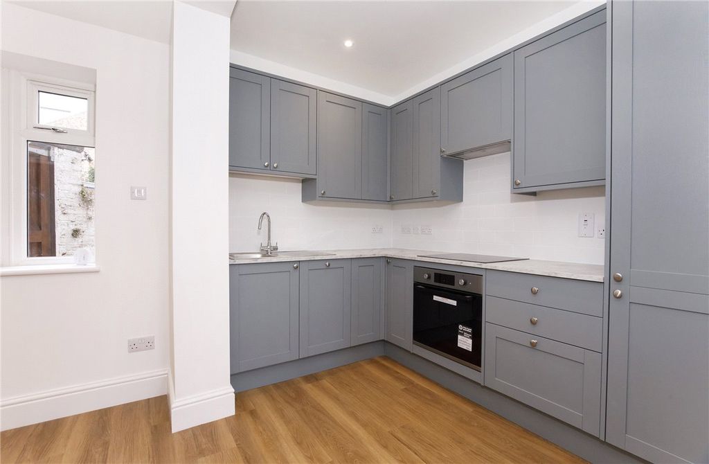 Property photo 3 of 12 Picture No. 11