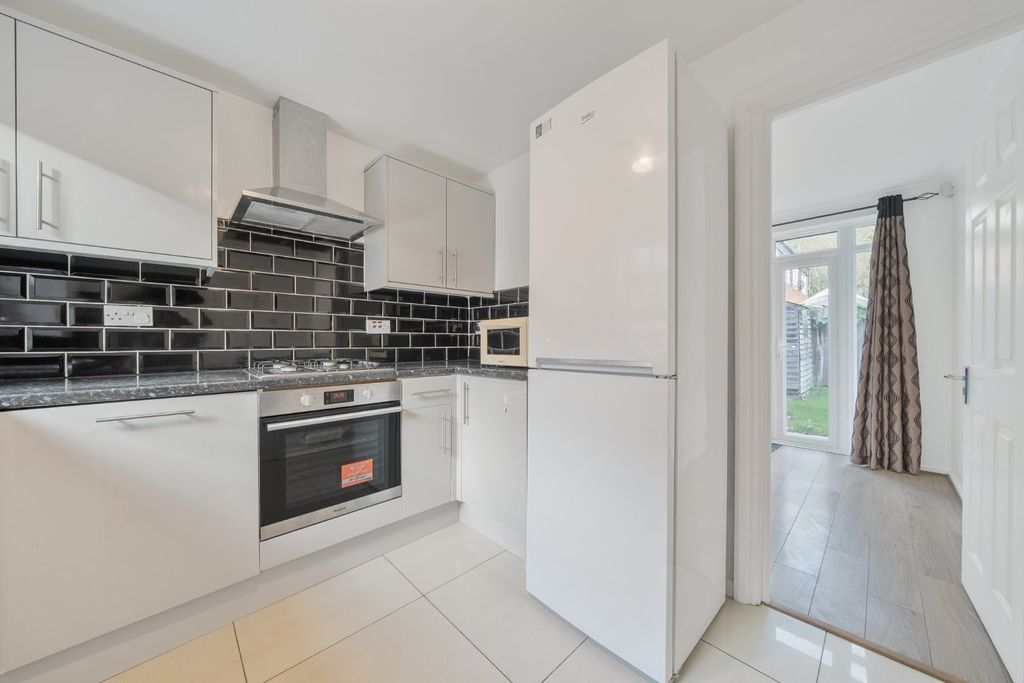 Property photo 3 of 11 Picture No. 10