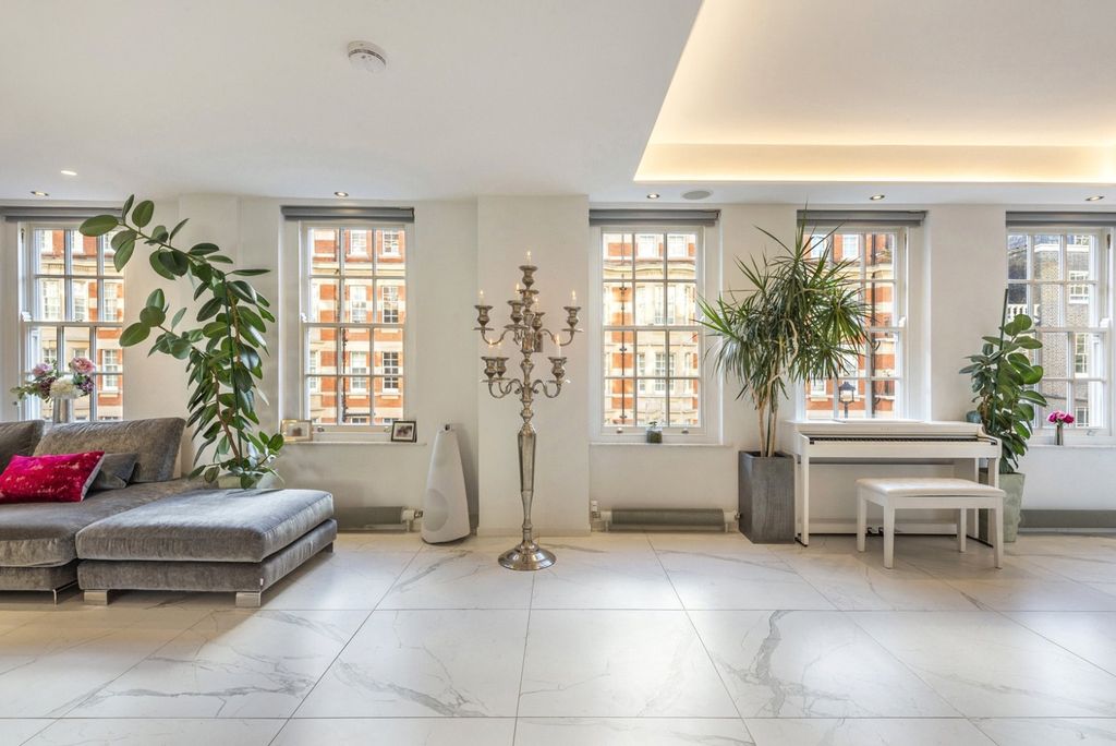 Property photo 1 of 16 Reception