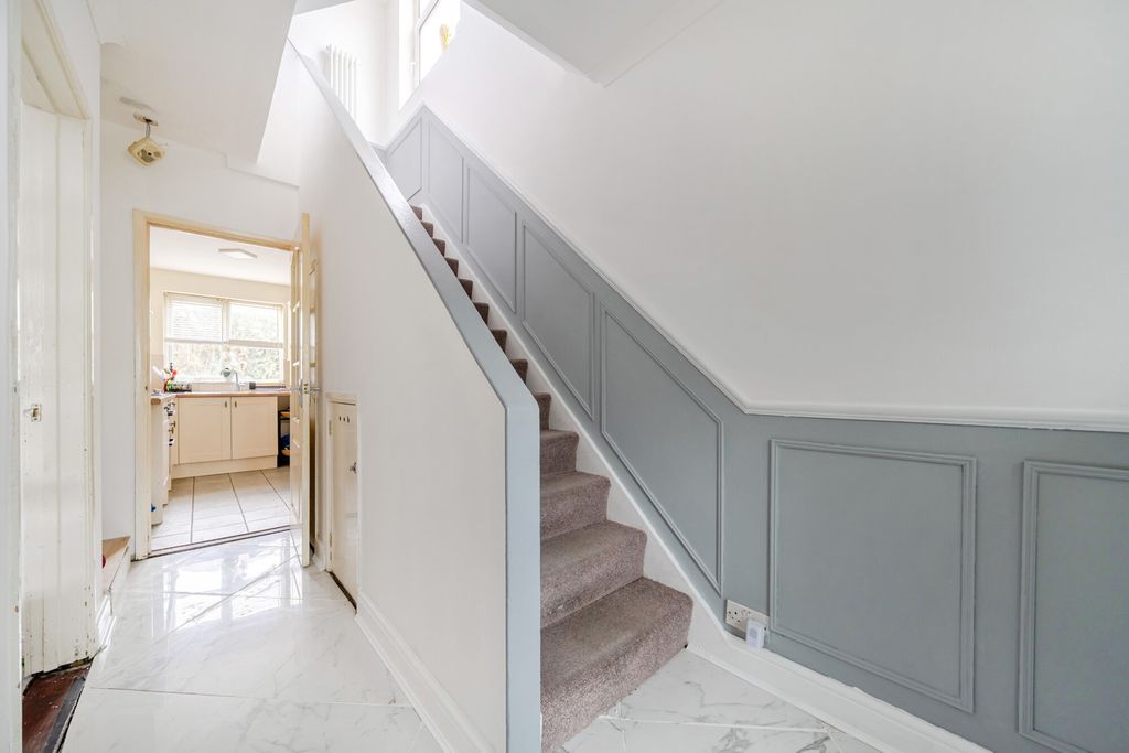 Property photo 2 of 16 Hallway