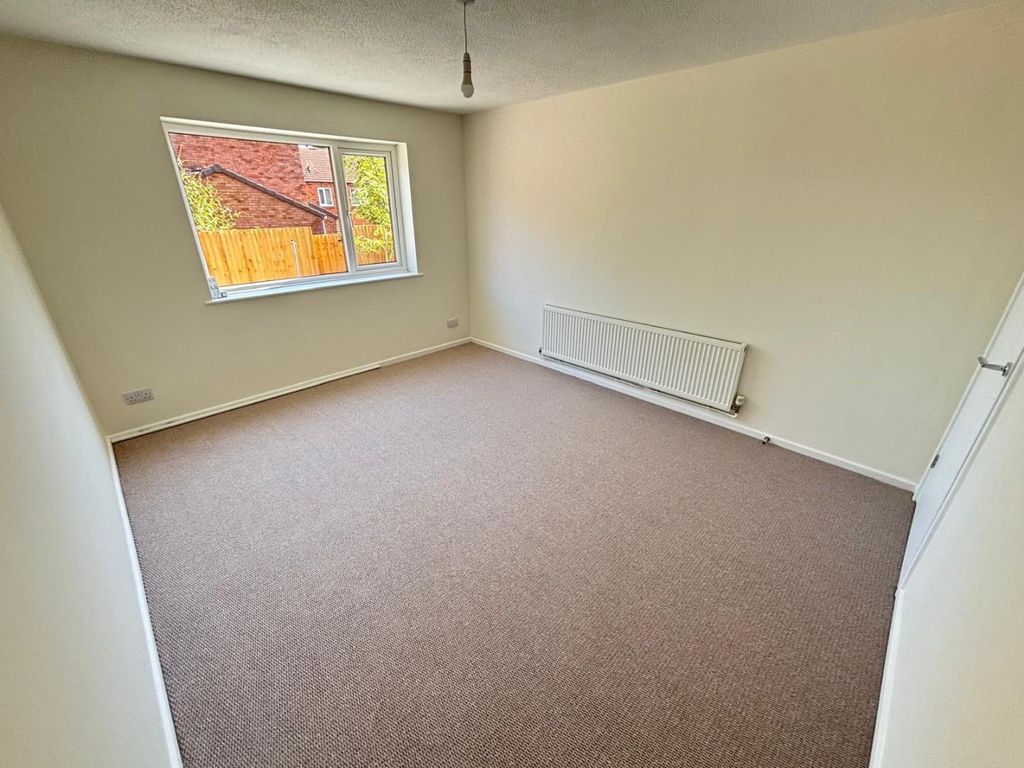 Property photo 2 of 10 Living Room