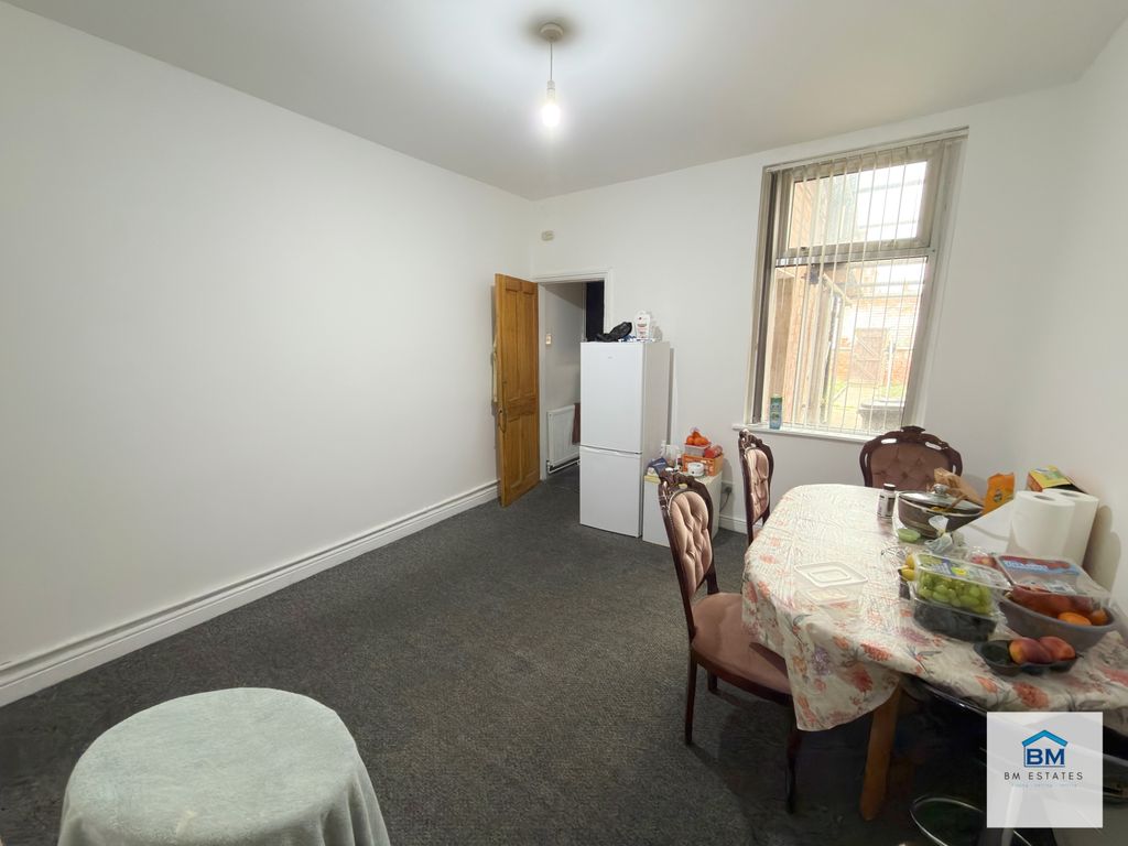 Property photo 3 of 6 Photo 4