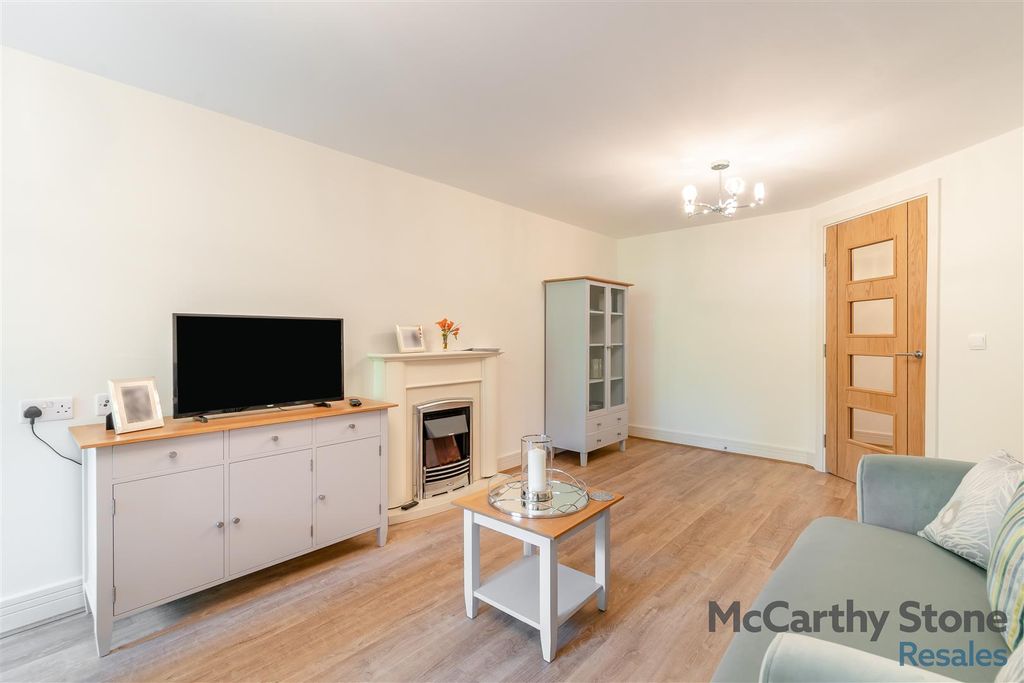 Property photo 3 of 30 8648315-Interior04.Jpg